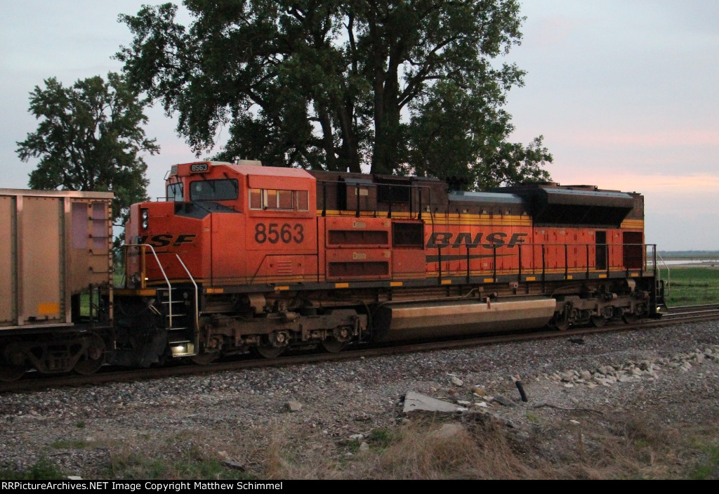 BNSF 8563 - DPU